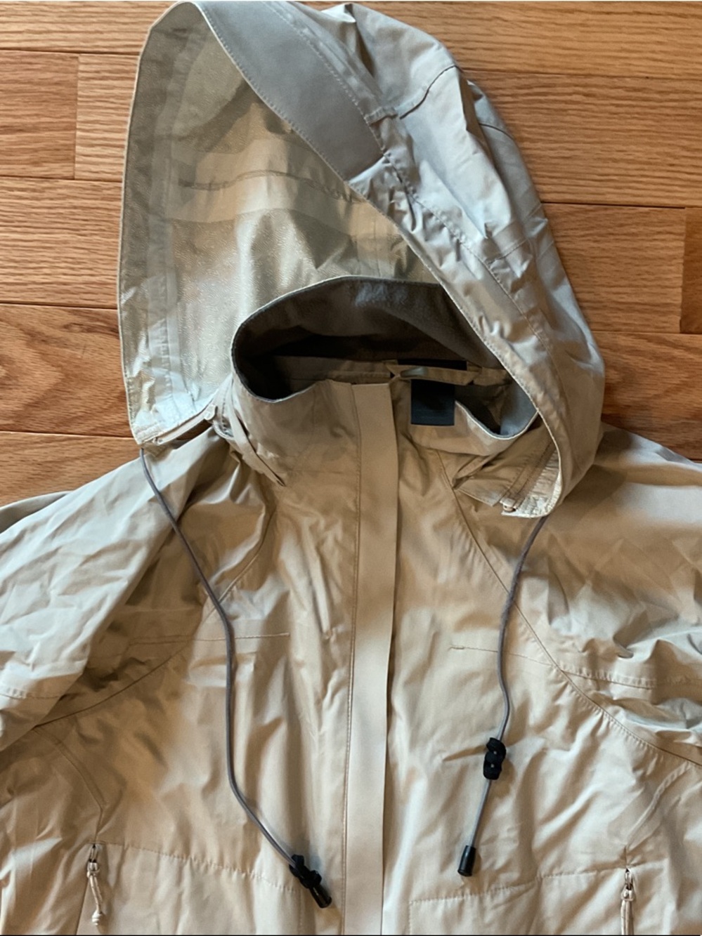 REI Women’s Lightweight stowaway Hood Raincoat Cream trench NWOT XS zip pockets - Picture 3 of 13